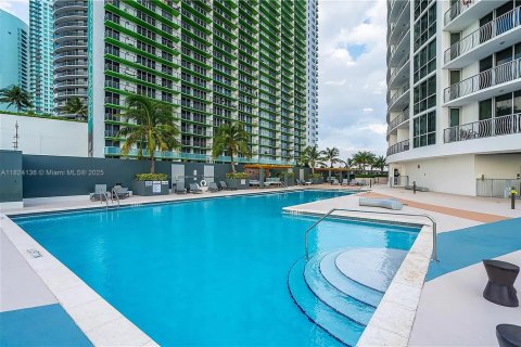 Condo in Miami, Florida, 1 bedroom  № 1997141 - photo 24