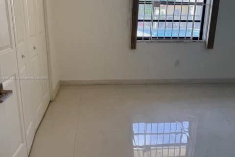 Condominio en venta en Miami, Florida, 2 dormitorios, 80.64 m2 № 1951345 - foto 5