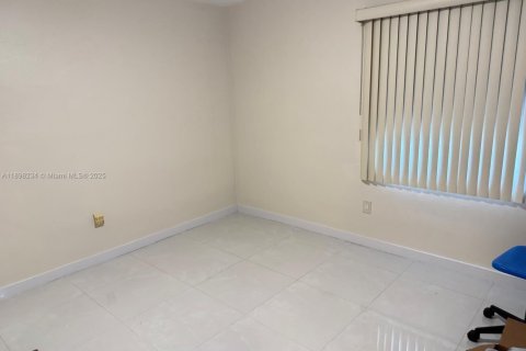 Condominio en venta en Miami, Florida, 2 dormitorios, 80.64 m2 № 1951345 - foto 7