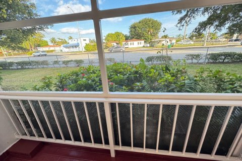 Condominio en venta en Miami, Florida, 2 dormitorios, 80.64 m2 № 1951345 - foto 9