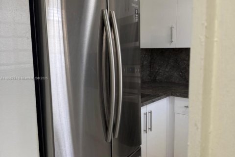 Condominio en venta en Miami, Florida, 2 dormitorios, 80.64 m2 № 1951345 - foto 4