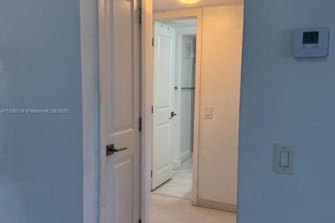 Condominio en venta en Miami, Florida, 2 dormitorios, 80.64 m2 № 1951345 - foto 6