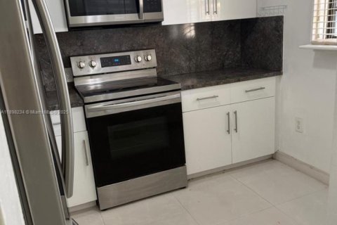 Condominio en venta en Miami, Florida, 2 dormitorios, 80.64 m2 № 1951345 - foto 3