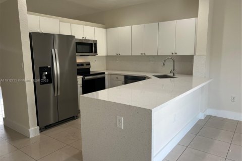 Кондоминиум с 3 спальнями в Хайалиа, Флорида № 2034325