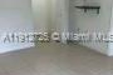 Снять в аренду кондоминиум в Хайалиа, Флорида 3 спальни, 110.18м2, № 2034325 - фото 4