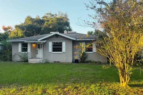 House in Lakeland, Florida 3 bedrooms, 130.06 sq.m. № 2108255