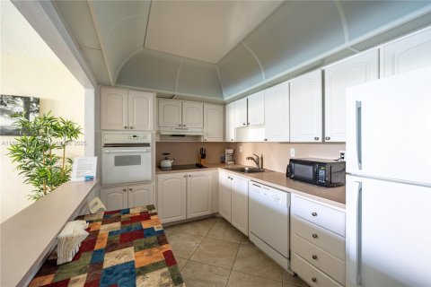 Купить кондоминиум в Санни-Айлс-Бич, Флорида 1 спальня, 93.37м2, № 2021599 - фото 9