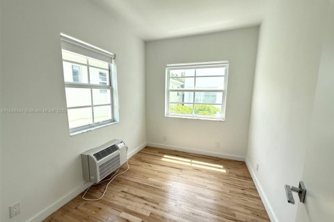 Apartment in Miami Beach, Florida 2 bedrooms, 71.16 sq.m. № 2013039 - photo 7