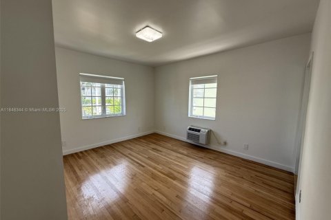 Apartment in Miami Beach, Florida 2 bedrooms, 71.16 sq.m. № 2013039 - photo 9