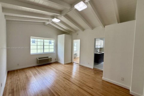 Apartment in Miami Beach, Florida 2 bedrooms, 71.16 sq.m. № 2013039