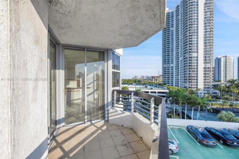 Condo in Aventura, Florida, 2 bedrooms  № 2053115 - photo 20