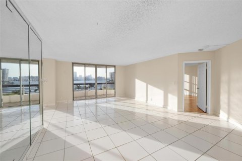 Condo in Aventura, Florida, 2 bedrooms  № 2053115 - photo 8