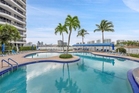 Condo in Aventura, Florida, 2 bedrooms  № 2053115 - photo 30