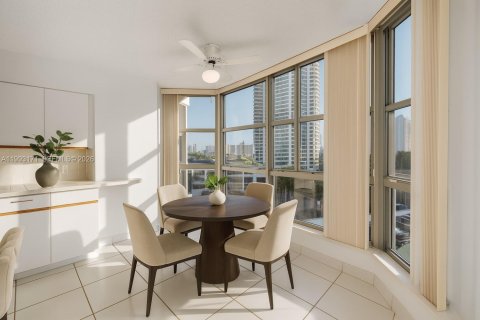 Condo in Aventura, Florida, 2 bedrooms  № 2053115 - photo 6