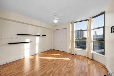 Condo in Aventura, Florida, 2 bedrooms  № 2053115 - photo 25