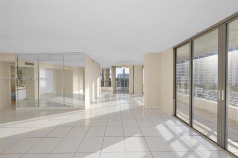 Condo in Aventura, Florida, 2 bedrooms  № 2053115 - photo 10