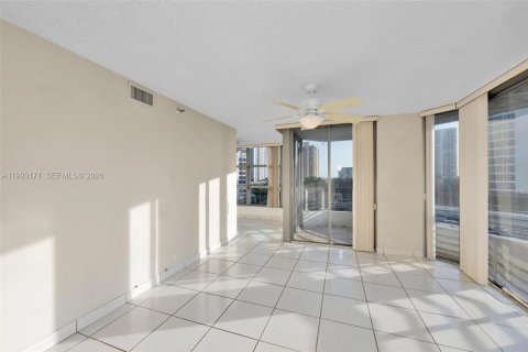 Condo in Aventura, Florida, 2 bedrooms  № 2053115 - photo 13