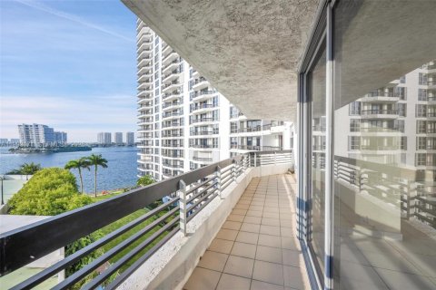 Condo in Aventura, Florida, 2 bedrooms  № 2053115 - photo 21