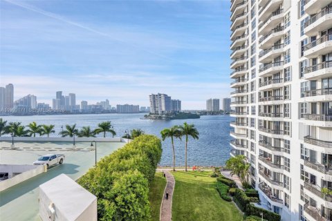 Condo in Aventura, Florida, 2 bedrooms  № 2053115 - photo 3
