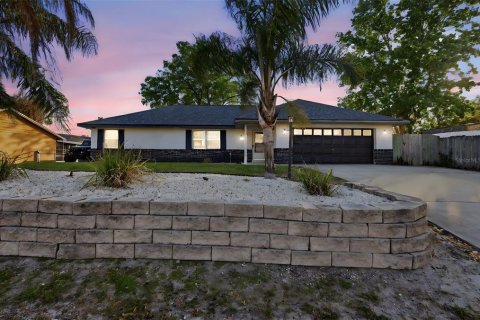 Villa ou maison à Deltona, Floride 3 chambres, 184.78 m2 № 2092345