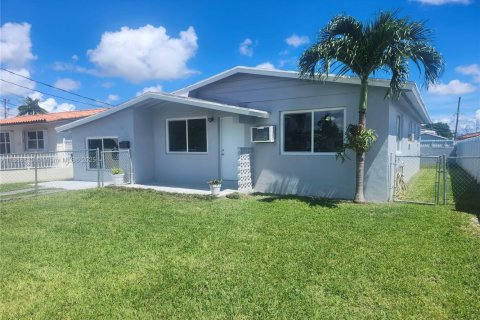 Villa ou maison à louer à Miami, Floride: 3 chambres, 120.4 m2 № 1943676 - photo 12