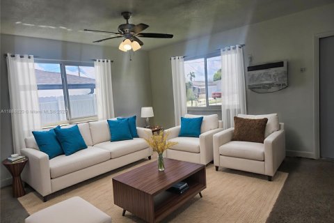 Villa ou maison à louer à Miami, Floride: 3 chambres, 120.4 m2 № 1943676 - photo 2