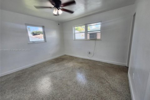 Villa ou maison à louer à Miami, Floride: 3 chambres, 120.4 m2 № 1943676 - photo 16