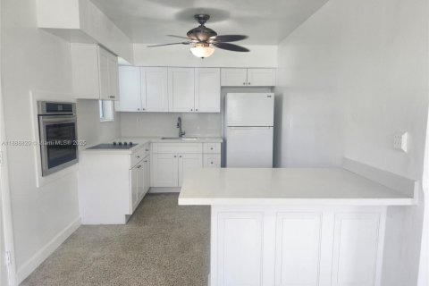 Villa ou maison à louer à Miami, Floride: 3 chambres, 120.4 m2 № 1943676 - photo 15