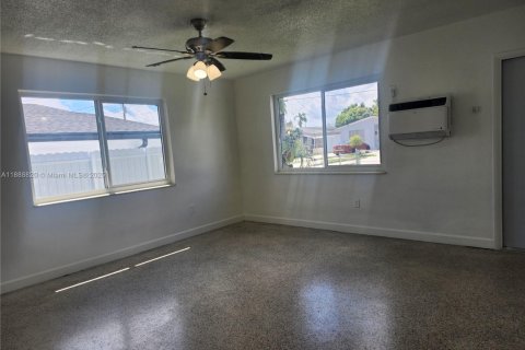 Villa ou maison à louer à Miami, Floride: 3 chambres, 120.4 m2 № 1943676 - photo 13
