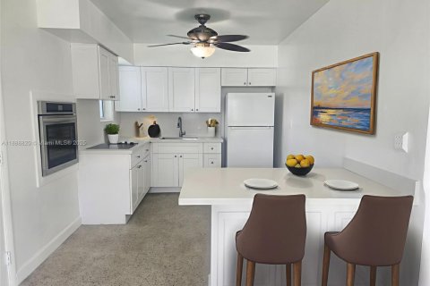 Villa ou maison à louer à Miami, Floride: 3 chambres, 120.4 m2 № 1943676 - photo 4