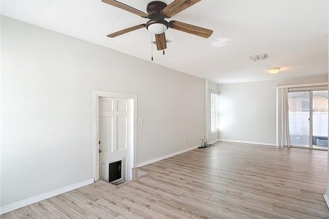 Casa en venta en Tampa, Florida, 4 dormitorios, 190.64 m2 № 2208164 - foto 29