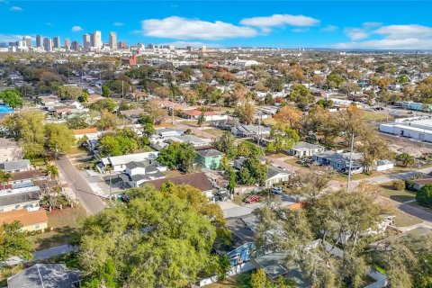 Casa en venta en Tampa, Florida, 4 dormitorios, 190.64 m2 № 2208164 - foto 2