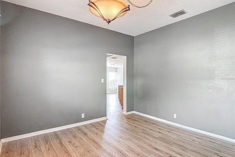 Casa en venta en Tampa, Florida, 4 dormitorios, 190.64 m2 № 2208164 - foto 15