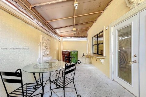Townhouse in Hialeah, Florida 3 bedrooms, 109.81 sq.m. № 2086496 - photo 10