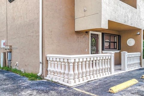 Townhouse in Hialeah, Florida 3 bedrooms, 109.81 sq.m. № 2086496 - photo 3