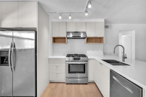 Apartamento en alquiler en Miami, Florida, 2 dormitorios, 63.08 m2 № 1991246 - foto 5