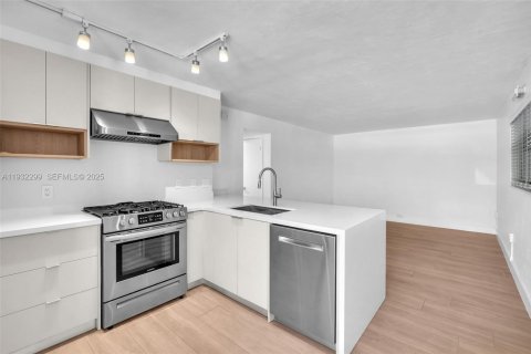 Apartamento en alquiler en Miami, Florida, 2 dormitorios, 63.08 m2 № 1991246 - foto 8