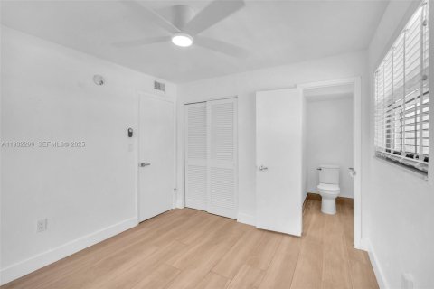 Apartamento en alquiler en Miami, Florida, 2 dormitorios, 63.08 m2 № 1991246 - foto 12