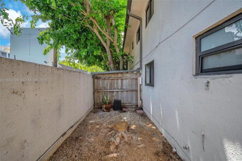 Apartamento en alquiler en Miami, Florida, 2 dormitorios, 63.08 m2 № 1991246 - foto 11