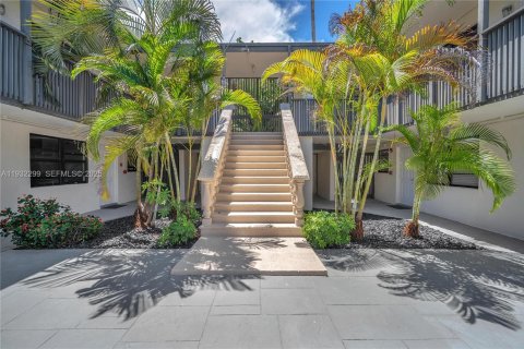 Apartamento en alquiler en Miami, Florida, 2 dormitorios, 63.08 m2 № 1991246 - foto 24