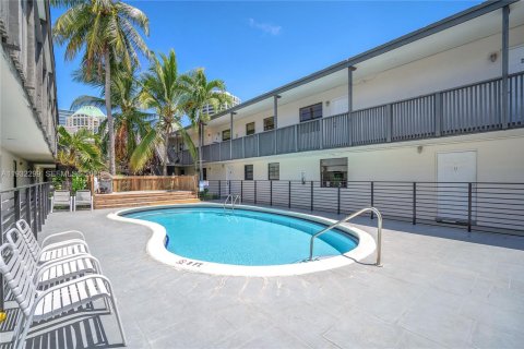 Apartamento en alquiler en Miami, Florida, 2 dormitorios, 63.08 m2 № 1991246 - foto 19