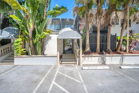 Apartamento en alquiler en Miami, Florida, 2 dormitorios, 63.08 m2 № 1991246 - foto 23