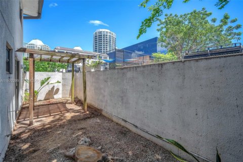 Apartamento en alquiler en Miami, Florida, 2 dormitorios, 63.08 m2 № 1991246 - foto 16