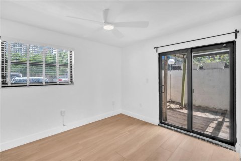 Apartamento en alquiler en Miami, Florida, 2 dormitorios, 63.08 m2 № 1991246 - foto 13