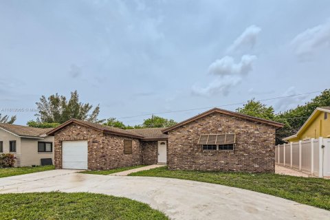 Casa en venta en Boca Raton, Florida, 3 dormitorios, 173.63 m2 № 1758944 - foto 2