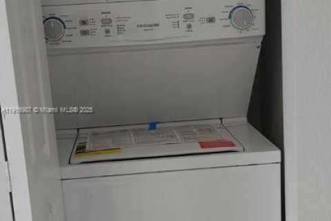 Adosado en venta en Homestead, Florida, 3 dormitorios, 137.77 m2 № 1973818 - foto 9