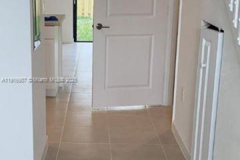 Adosado en venta en Homestead, Florida, 3 dormitorios, 137.77 m2 № 1973818 - foto 2