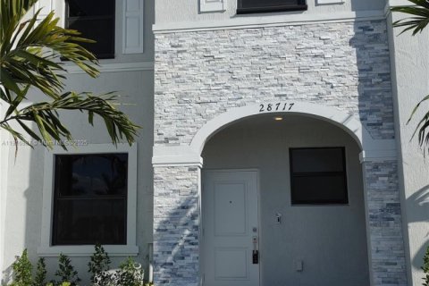 Adosado en venta en Homestead, Florida, 3 dormitorios, 137.77 m2 № 1973818 - foto 1