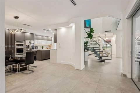 Villa ou maison à vendre à Doral, Floride: 5 chambres, 337.79 m2 № 2048012 - photo 10