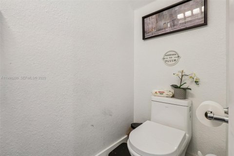 Villa ou maison à vendre à Doral, Floride: 5 chambres, 337.79 m2 № 2048012 - photo 27